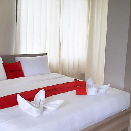 Reddoorz Plus @ Bitung City Center Εξωτερικό φωτογραφία
