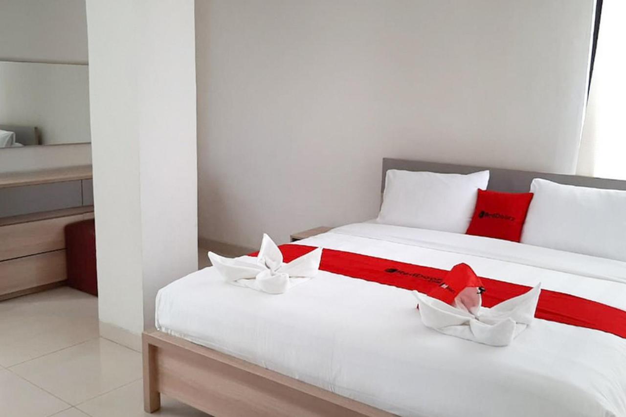 Reddoorz Plus @ Bitung City Center Εξωτερικό φωτογραφία
