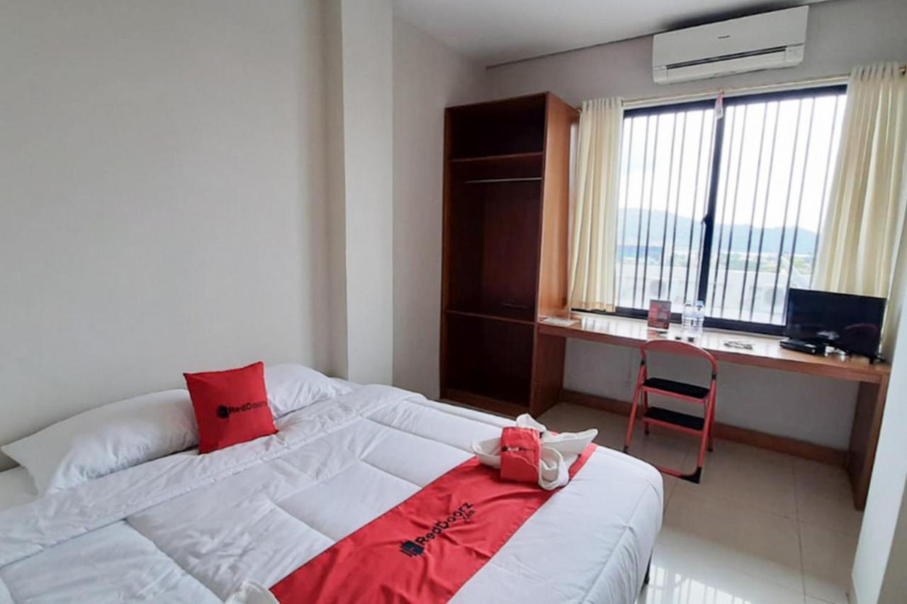 Reddoorz Plus @ Bitung City Center Εξωτερικό φωτογραφία