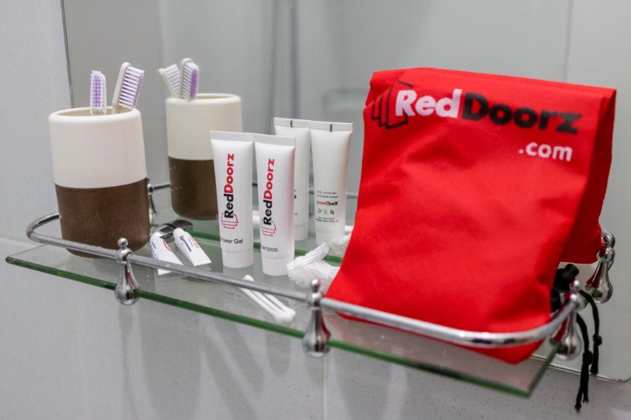 Reddoorz Plus @ Bitung City Center Εξωτερικό φωτογραφία